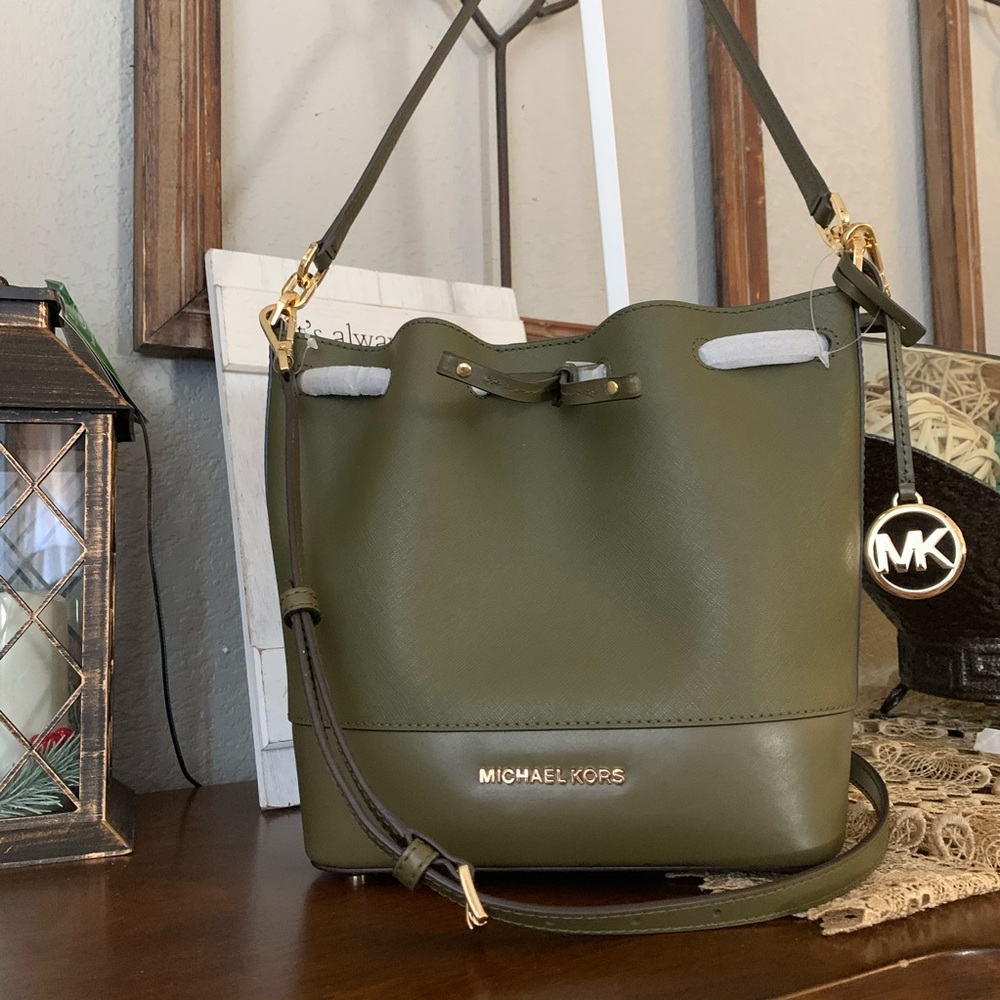 Last one ‼️New MK trista medium bucket bag ♥️ - Picture 6 of 7